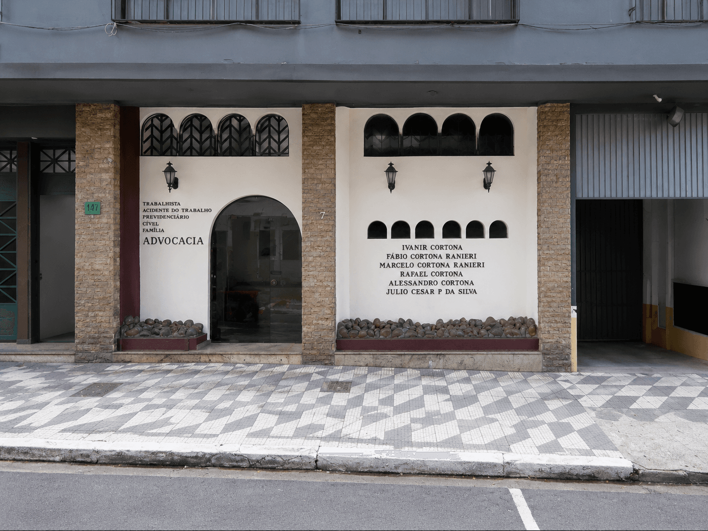 Fachada do prédio da Advocacia Cortona e Ranieri na Rua Tabatinguera, 177
